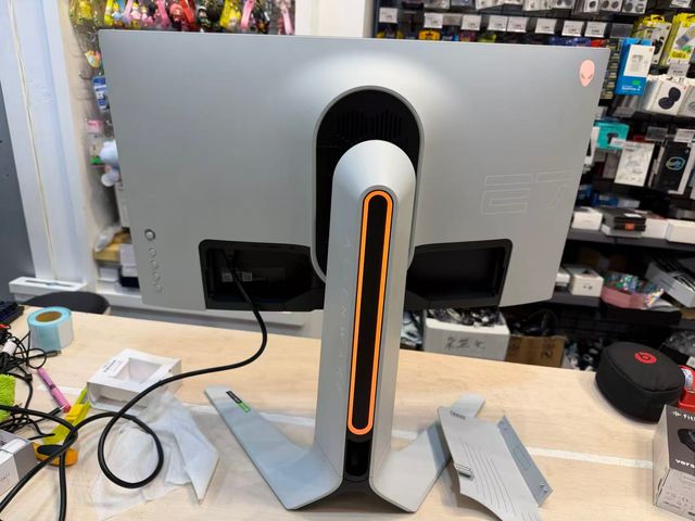 Monitor Gaming Alienware 27 AW2721D