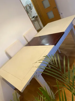 Mesa de comedor extensible. MADERA MACIZA.