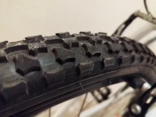 Bicicleta infantil blanca