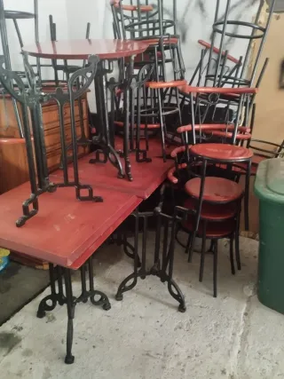 Mesa redonda con 4 sillas