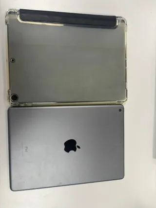 iPad A2270 8ªGen 32GB Gris Espacial + funda regalo