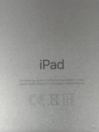 iPad A2270 8ªGen 32GB Gris Espacial + funda regalo