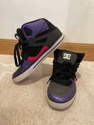 Zapatillas DC Negras y Moradas Talla 39