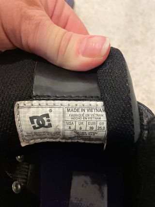 Zapatillas DC Negras y Moradas Talla 39