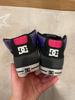 Zapatillas DC Negras y Moradas Talla 39