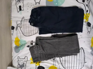 Pantalones tejanos niño 110 cm Lote 4-5 años: 90€)