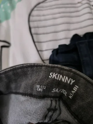 Pantalones tejanos niño 110 cm Lote 4-5 años: 90€)