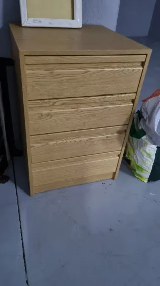 Cajonera de madera con 4 cajones