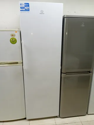 Congelador Indesit con 6 meses de garantía