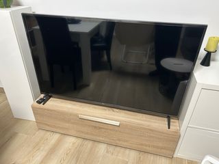 Televisor LG 65 con Mueble Auxiliar