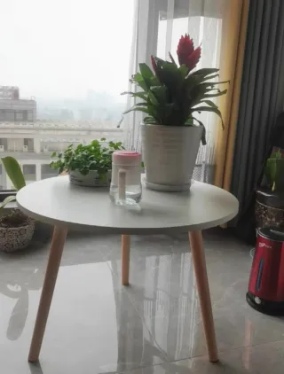 Mesa auxiliar redonda blanca