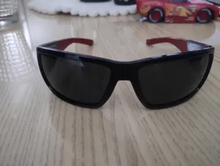 Gafas de sol hombre negras y rojas