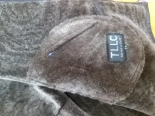 Chaqueta de piel marrón con borreguillo