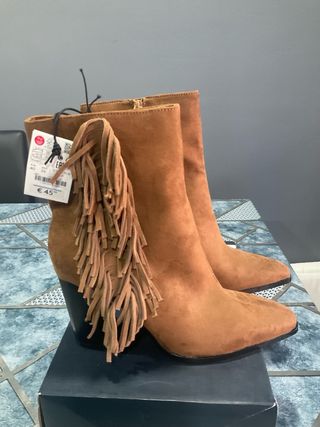 Botines de ante con flecos