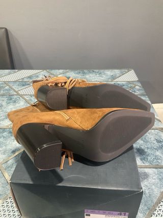 Botines de ante con flecos