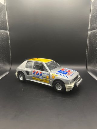 Coche de colección Burago Peugeot 205 Turbo 16