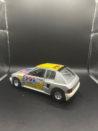 Coche de colección Burago Peugeot 205 Turbo 16