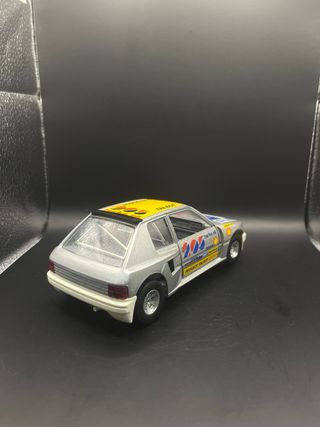 Coche de colección Burago Peugeot 205 Turbo 16
