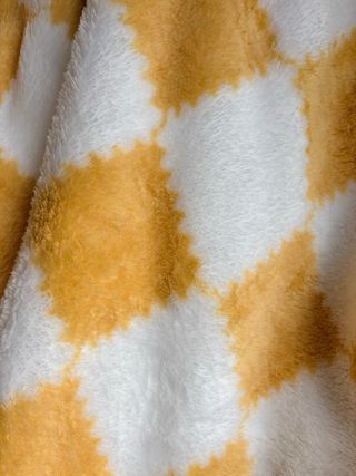 Manta suave a cuadros amarilla y blanca