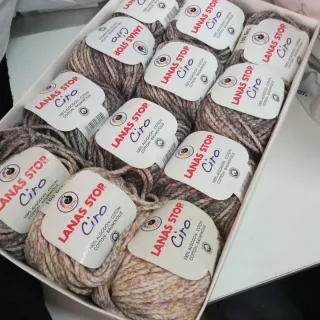 Caja 12 Ovillos de algodón bulky LANAS STOP Ciro