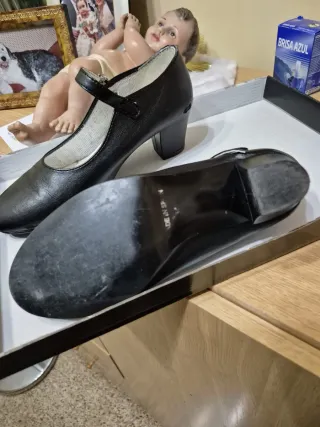 Zapatos Fallera o flamenca Niña ,la talla es 34