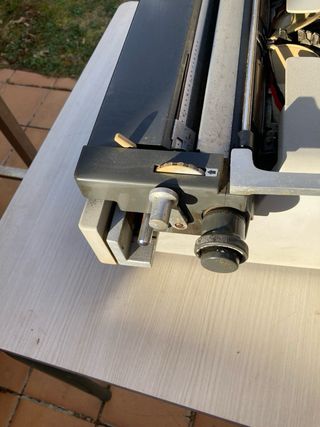 Máquina de escribir Olivetti Línea 90