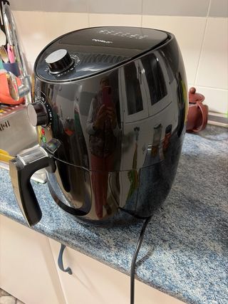 Freidora de aire Aigostar negra