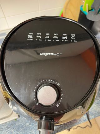 Freidora de aire Aigostar negra