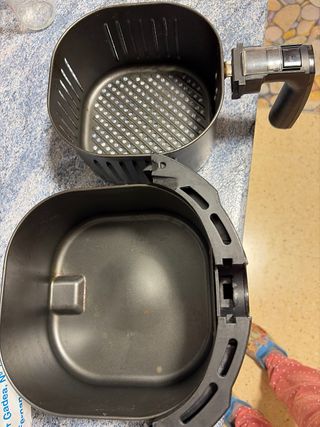 Freidora de aire Aigostar negra