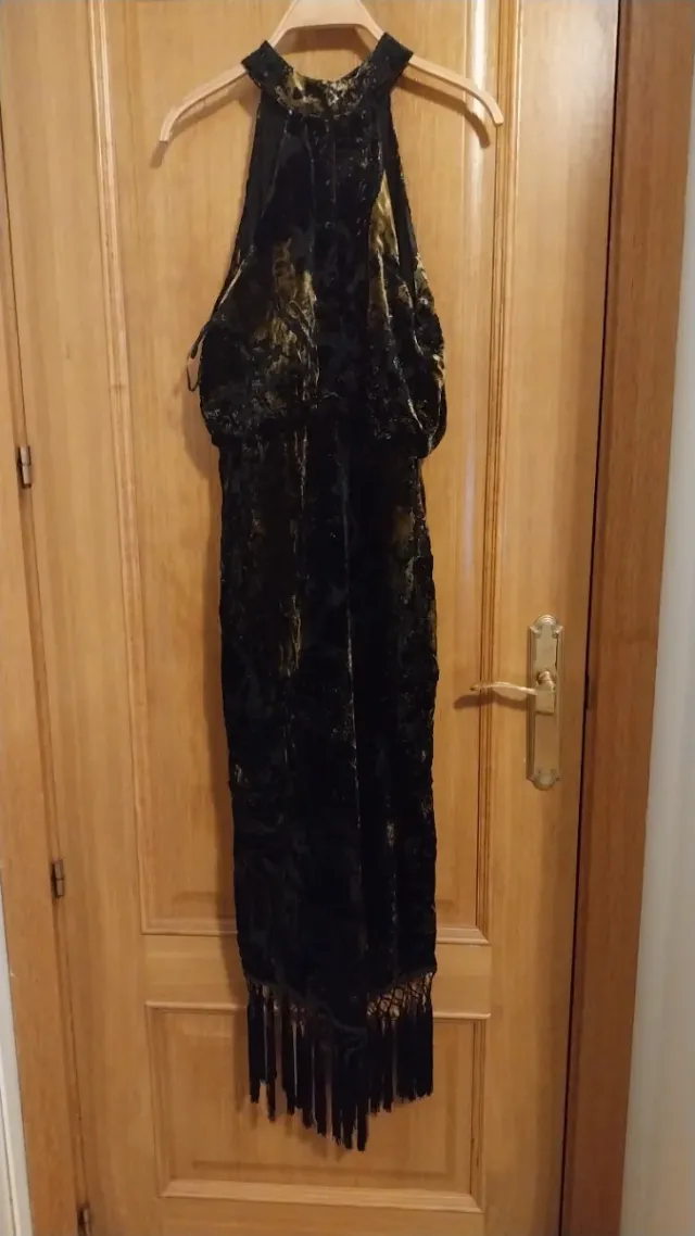 Vestido Sfera Halter Flecos Negro Dorado Talla S