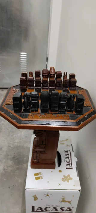 Juego de Ajedrez Roble Tallado a Mano