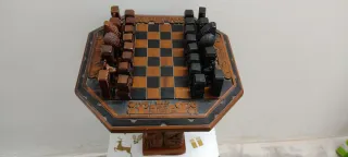 Juego de Ajedrez Roble Tallado a Mano