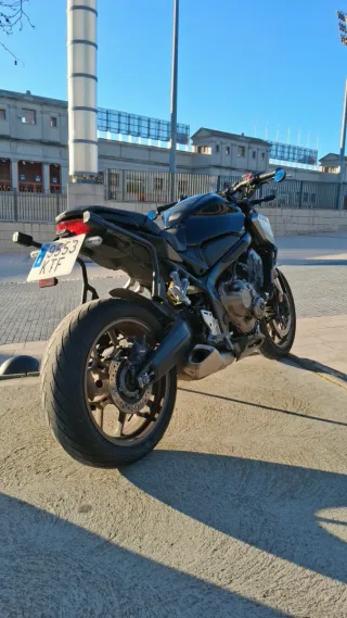 Honda CB650R 13.500 km + SHAD SH32 + MAPIT