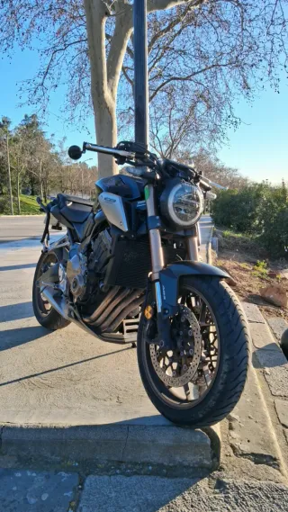 Honda CB650R 13.500 km + SHAD SH32 + MAPIT