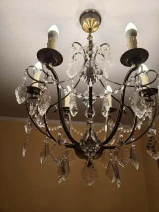 Lámpara de araña de cristal y metal