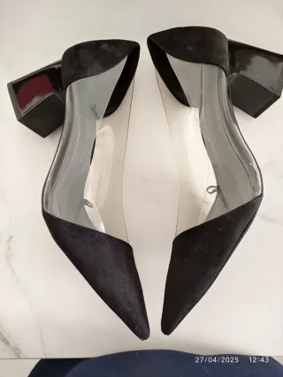 Zapatos de tacón transparentes negros