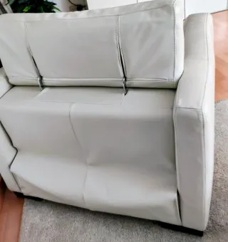 Butaca individual piel blanca abatible