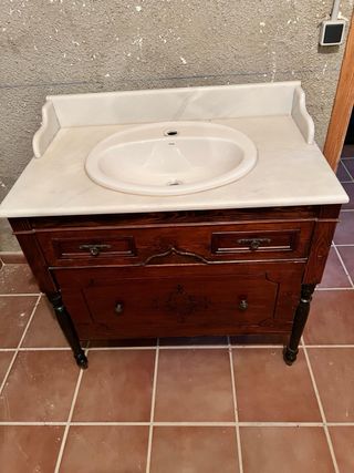 Mueble de baño clásico madera y mármol