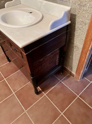 Mueble de baño clásico madera y mármol