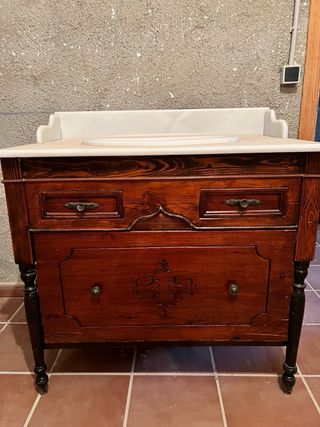 Mueble de baño clásico madera y mármol