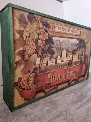 Caja de vinos antigua Juvé y Camps