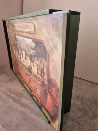 Caja de vinos antigua Juvé y Camps