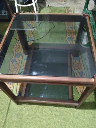 Mesa auxiliar cristal y madera