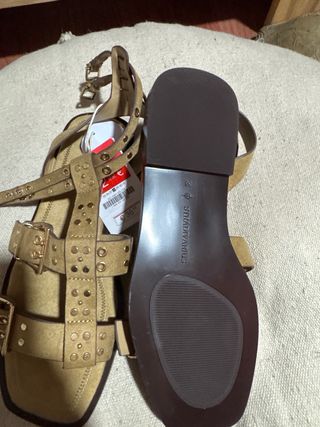 Sandalias gladiador marrones y doradas