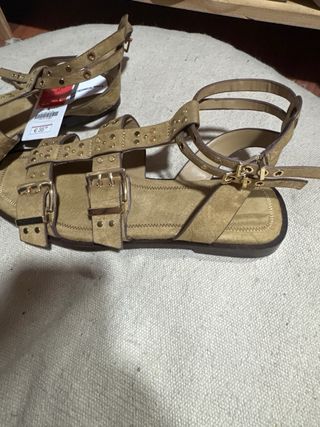 Sandalias gladiador marrones y doradas