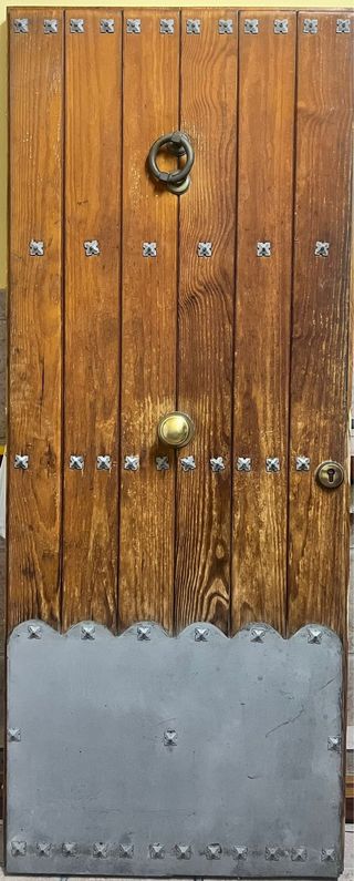 Puerta blindada madera con herrajes
