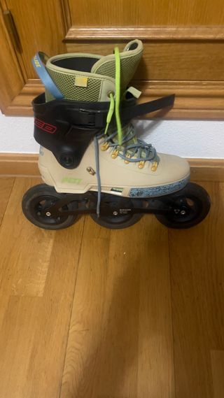 Patines con mensaje FOLLOW @WERBESKI