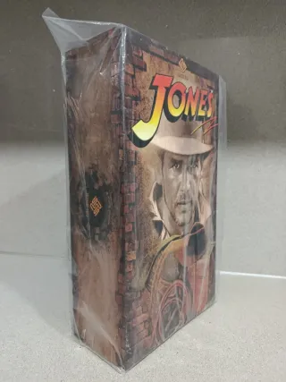 Caja Indiana Jones 1/6 Present Toys+base incluida.