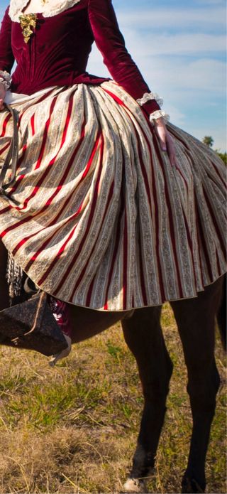 Falda Regional Beige y Roja