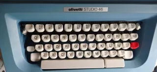 Máquina de escribir Olivetti Studio 46 azul